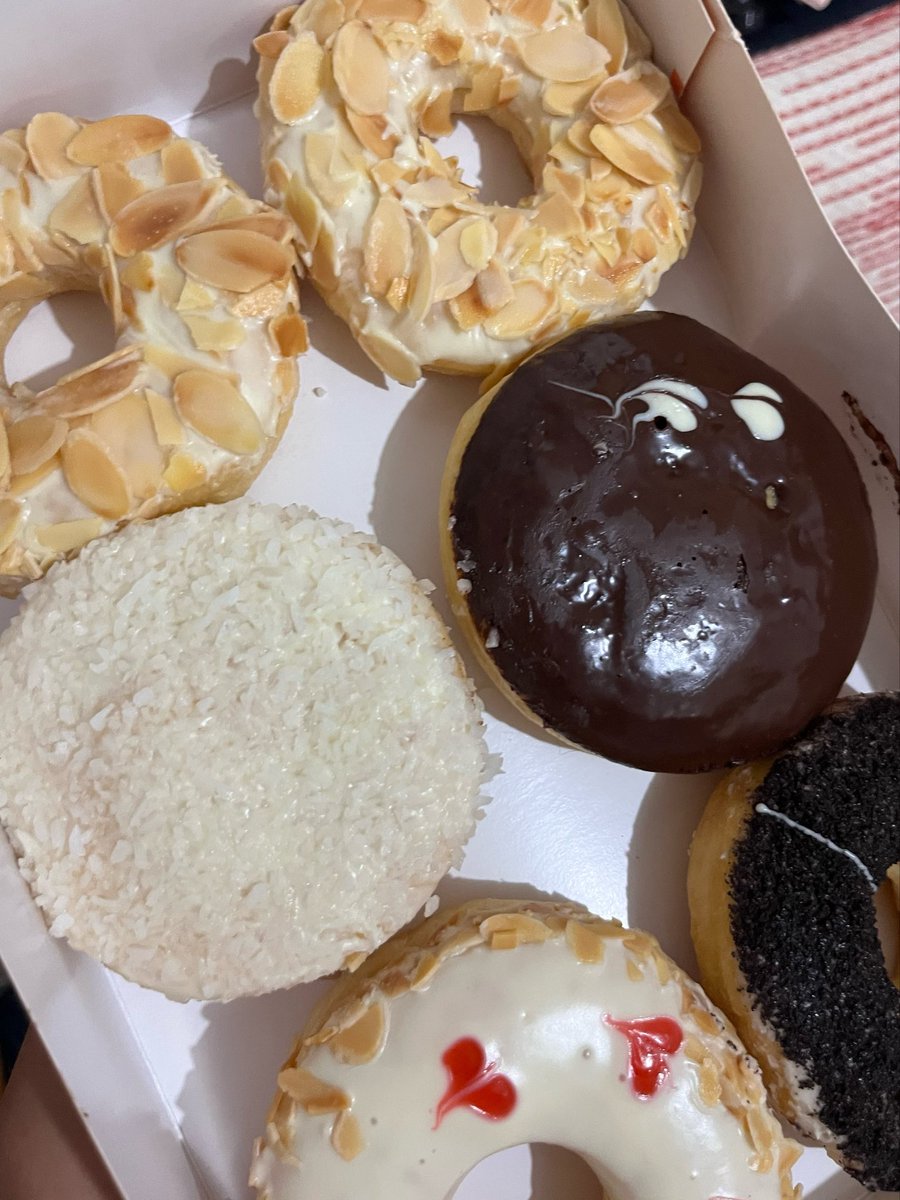 ariacieu's tweet photo. cravingsss 🤤 #pataygutomtwt https://t.co/JpVHB6x43A