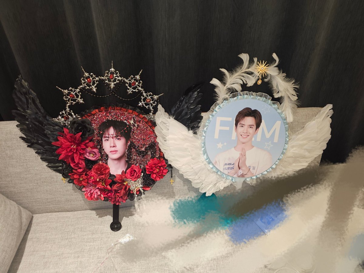 lululoves66's tweet photo. Finally get to post our fan support for this event! Huge thanks to @filmstarlightcn and @Lily141217 for the help✨
Also the cute little hand fans that @Lily141217 and I made together ✅❌
Hope everyone stays happy and enjoys stanning!💚❤️
@film_tnp20 

#FilmThanapat 
#ฟิล์มธนภัทร https://t.co/H1itBQGDWz