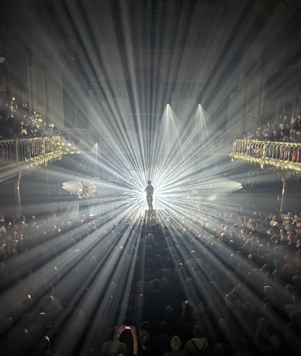 numanofficial's tweet photo. Fantastic photo from our Amsterdam show on Monday night by Lorena van Wieringen (Punkie). https://t.co/rPkbRAnret