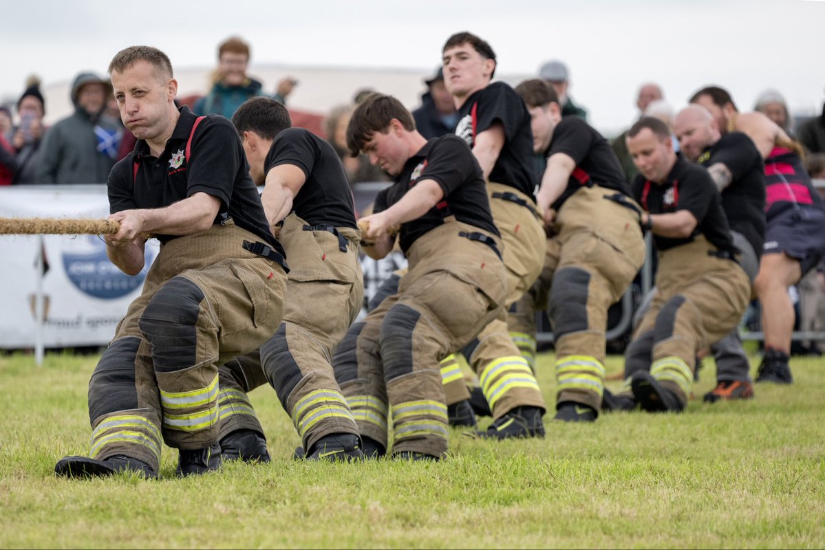RoyalFamily's tweet photo. Over the weekend, The King attended the Mey Highland Games in Caithness, Scotland. 🏴󠁧󠁢󠁳󠁣󠁴󠁿

The programme celebrates the best of traditional Scottish sports including heavy weight competitions, Highland dancing, track events, tug-of-war and junior athletics. 

His Majesty has held the title of Chieftain at the Mey Highland Games since 2002, taking over from his grandmother Queen Elizabeth The Queen Mother.