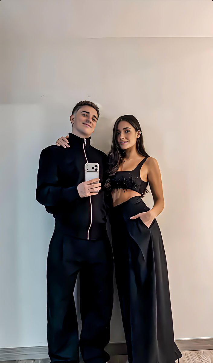 EvaPelayozz's tweet photo. Parabéns meu amor,  hoje o dia é todinho teu, mas o maior presente é te ter na minha vida, sou imensamente grata por cada riso, por cada abraço e por todos os momentos que partilhamos juntos.
Que possamos continuar a crescer lado a lado e colecionar memórias inesquecíveis, amo-te https://t.co/LGPbZK8lSr