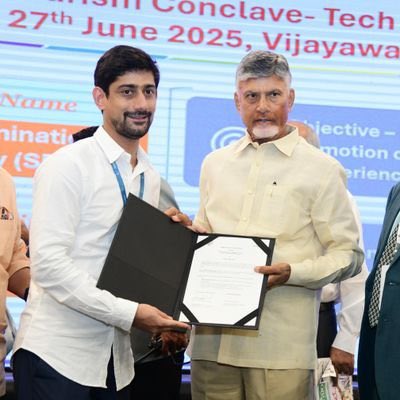 kalingarchives's tweet photo. Vyricherla Viresh Chandra Deo is a politician of the Telugu Desham Party. He belongs to the erstwhile zamindari of Kurupam in Kalinga-Andhra. In this photograph, he can be seen with TDP leader and CM Chandrababu Naidu. https://t.co/dhCG0L5aG2