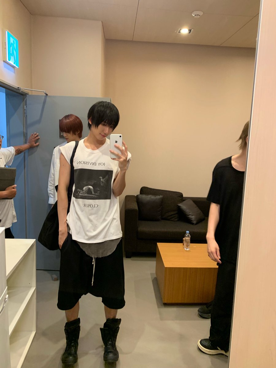 01everbs tweet picture