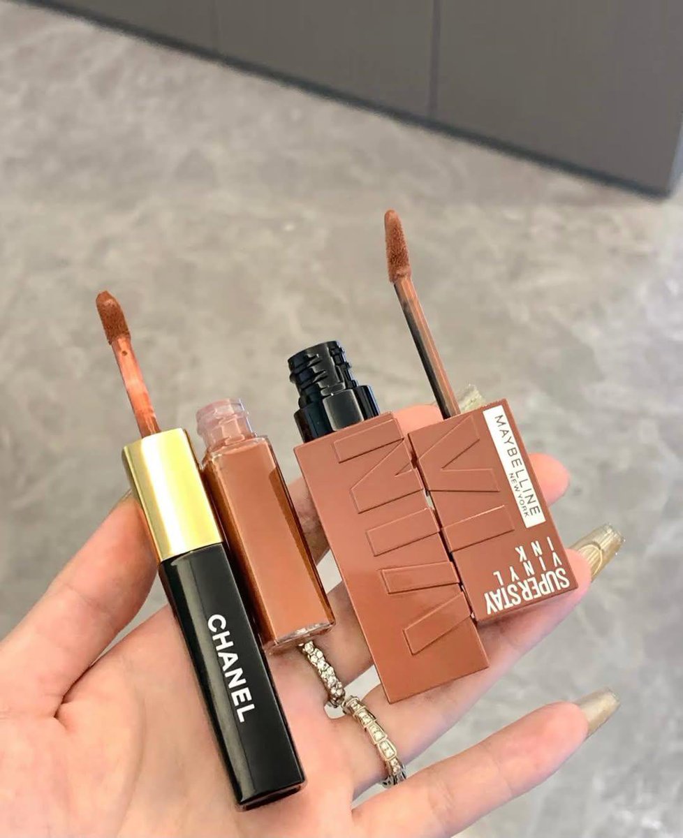 ratjunmuu's tweet photo. ⚠️ JANGAN BELI CHANEL DULU KALAU BELUM LIHAT INI...

Aku nemu lip cream yang vibes shade 182-nya mirip banget. 😭
Warnanya cantik, elegan, dipakai daily masuk, dan harganya jauh lebih ramah di kantong. 💋✨ https://t.co/cXXEtxBo3m