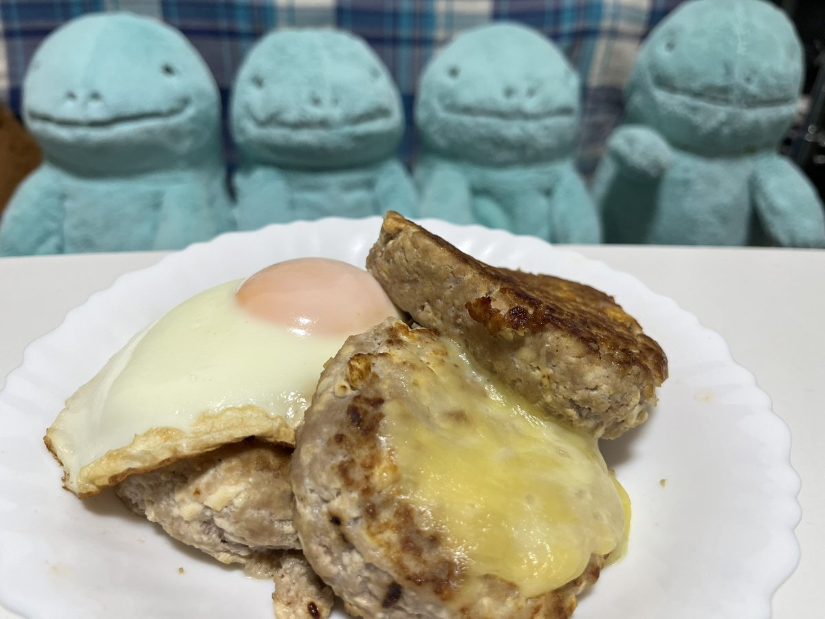 Takuya335's tweet photo. 出張から帰ってくると、奥さんはいつもおいしいご飯を作ってくれている。
感謝しかない😂

でも、俺だって掃除とか洗濯とか買い物とか、超がんばってるもんね‼︎😎 https://t.co/A9gt0mALiG