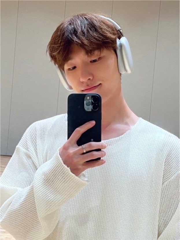 wonhanent's tweet photo. ...  😯... 😦.... 😕... 😶 https://t.co/y4Xx51GsjC