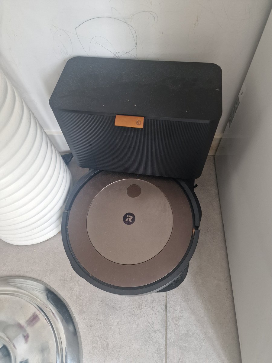 jonmonterox's tweet photo. @sabuesognu Estuve leyendo pero ese proyecto no está terminado, eso sin mencionar que muchos de esos robots son sólo humo, no hacen lo prometido. Tengo este de iRobot y la experiencia dejó mucho que desear. Voy a revisar esa marca que dices. https://t.co/9E3vLD5qG3