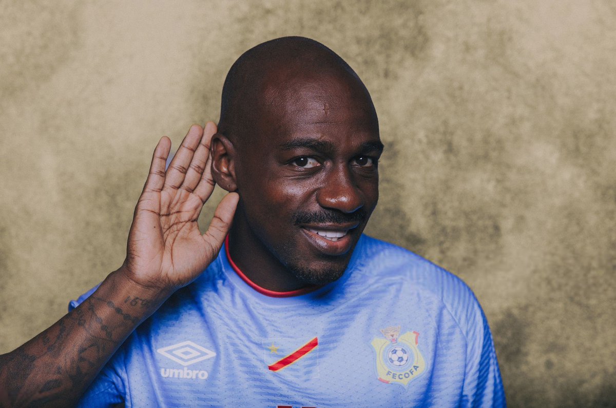 ActuFoot_'s tweet photo. 🚨 Gaël Kakuta 🇨🇩 : « 99,9% DES FOOTBALLEURS SONT TRISTES. 😢 

Il y a de très grosses responsabilités sur eux. Personne ne se soucie de comment ils se sentent vraiment.

Et tu es dans un monde où il faut être performant, mais à un moment donné… la personne intérieure d’elle, tu ne sais pas qui est là autour, qui est là pourquoi.

Du coup, TU NE SAIS PAS SI TES RELATIONS SONT RÉELLES.

Du coup, il y en a qui se mettent dans une bulle et ils tirent un peu sur tout le monde sans vraiment prendre conscience et connaissance de ce qu’il se passe réellement.

ILS PORTENT DES MASQUES. 🎭 

Est-ce qu’ils sont vraiment vus ? Écoutés ? C’est des viandes en fait…

La nuit, il y en a qui dorment pas, qui sont obligés de prendre des produits… ce n’est pas la fatigue, c’est au-delà. »

🎙️ @captemedia