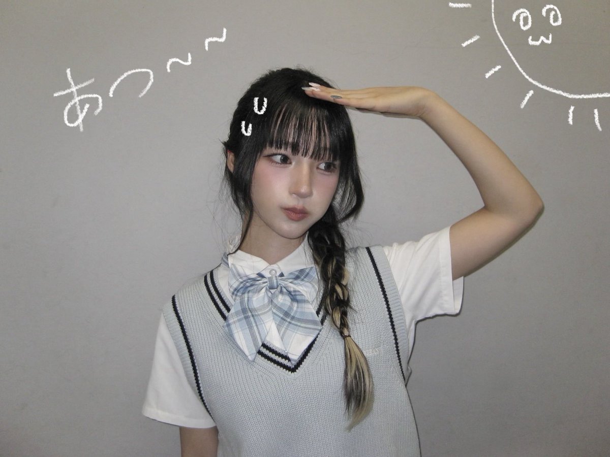 UNIS_offcl's tweet photo. 今日のUNISは学校コンセプトでした〜🏫私の担当は、毎日売店までダッシュする生徒！🏃‍♀️💨
横浜のリリースイベントに来てくれたエバーアフターのみんな、ありがとうございました🩷

#UNIS #유니스 
#YUNHA #방윤하 https://t.co/rJ1m5zlUzg