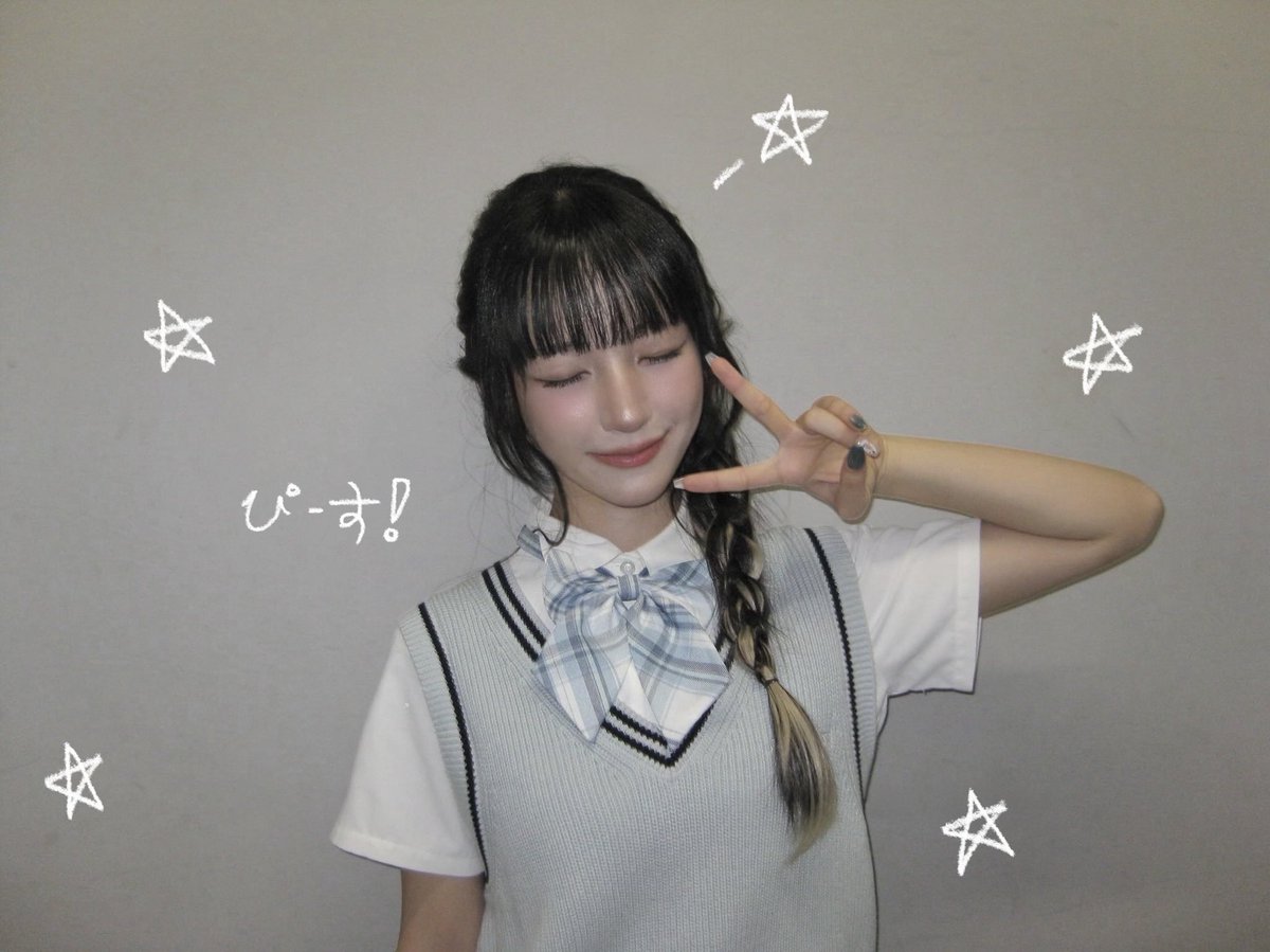 UNIS_offcl's tweet photo. 今日のUNISは学校コンセプトでした〜🏫私の担当は、毎日売店までダッシュする生徒！🏃‍♀️💨
横浜のリリースイベントに来てくれたエバーアフターのみんな、ありがとうございました🩷

#UNIS #유니스 
#YUNHA #방윤하 https://t.co/rJ1m5zlUzg