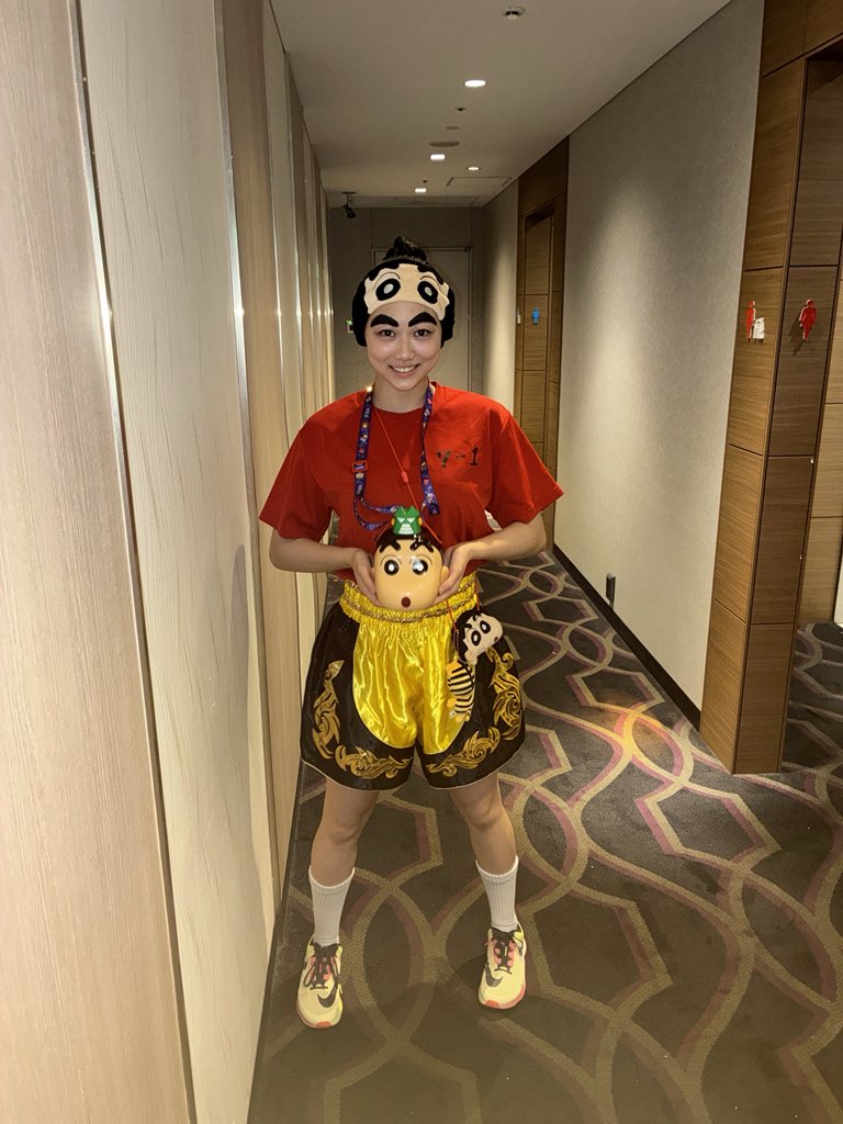 smadro_maaya's tweet photo. 100いいねいっちゃったのでほんとにクレヨンしんちゃんの格好で映画見に行きました。 https://t.co/2APtyqlevJ