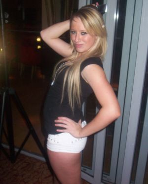 CelebriTitty's tweet photo. Let's see how this goes today. Another follower has sent me his girlfriend. wants her rated out of 10.

2 more levels of pictures to come, bikini/underwear pics at 30 loves/RT. nude to follow after that. https://t.co/rUOqNKTKYC