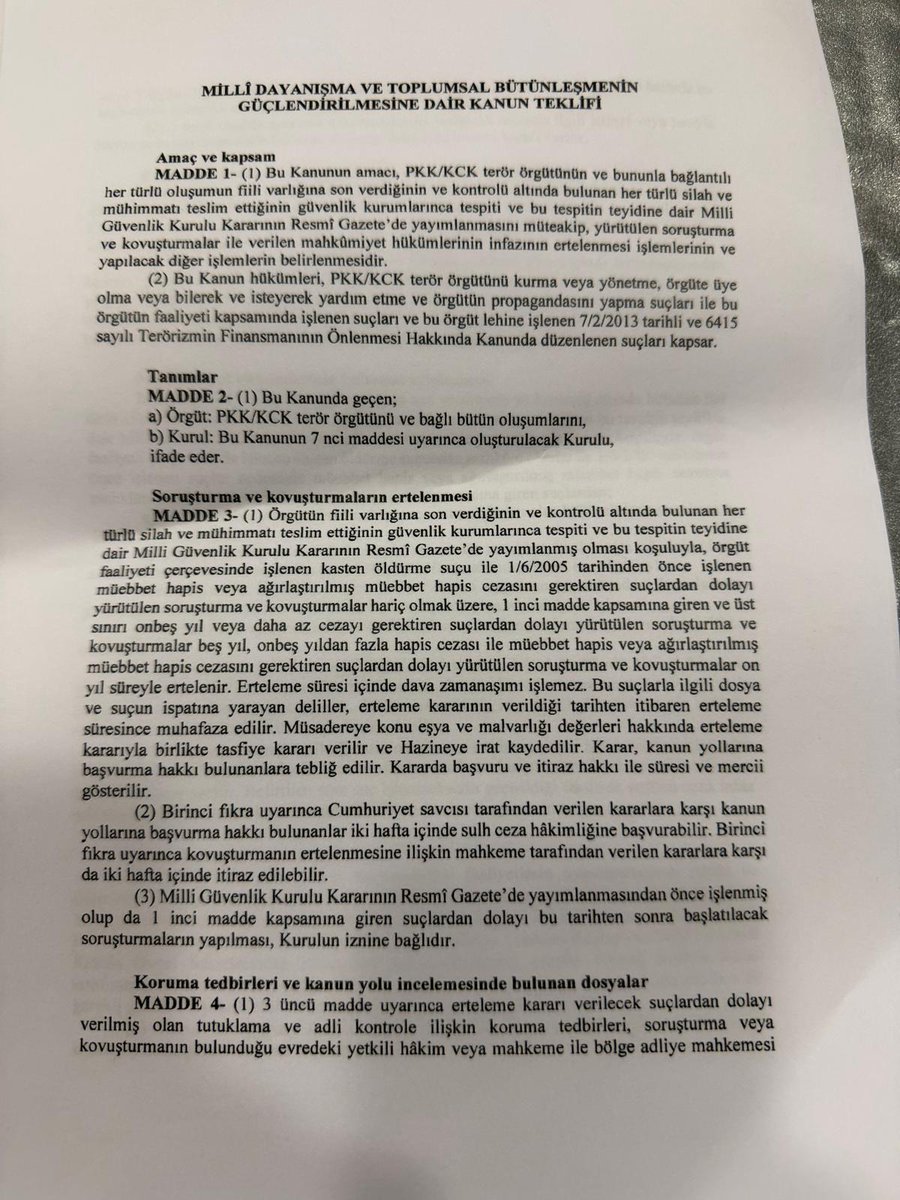 alicanuludag's tweet photo. İşte, PKK üyelerinin silahlarını bırakıp Türkiye'ye dönmesi için hazırlanan Çerçeve Yasa Teklifi

Teklife göre, PKK üyelerinin silahlarını teslim ettiğinin MGK kararıyla tespit edilmesinin ardından bütün soruşturma, dava ve mahkumiyet kararlarının infazı ertelenecek. https://t.co/nGv3cXJQT0