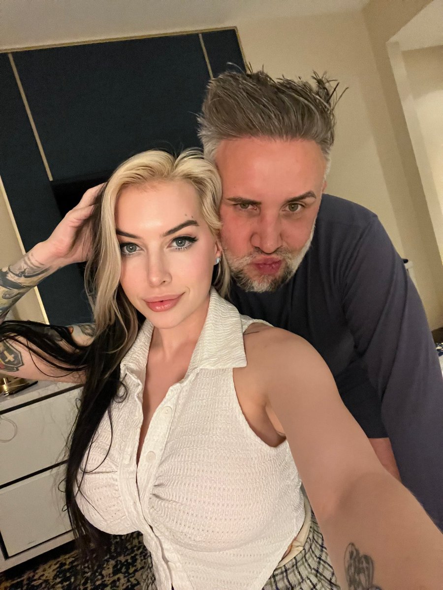 Cubbi_thom's tweet photo. Who's next for meetup https://t.co/yGQidAMt0Y
