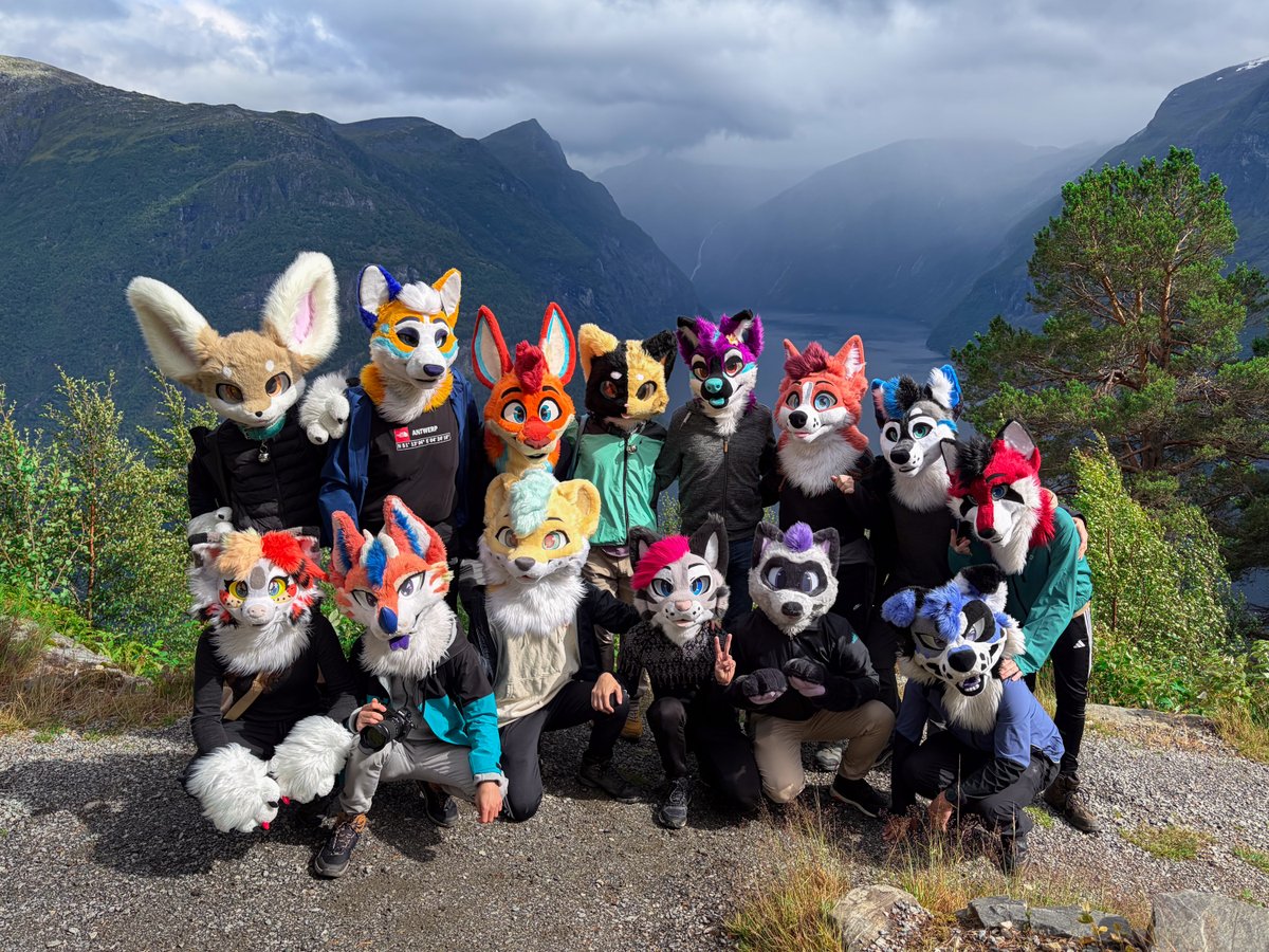 Melon_mow's tweet photo. VERY PROUD OF THE #FJORDCON GANG! So far, hiking every single day. Truly fjordmaxxing https://t.co/Ecs6CThDGF