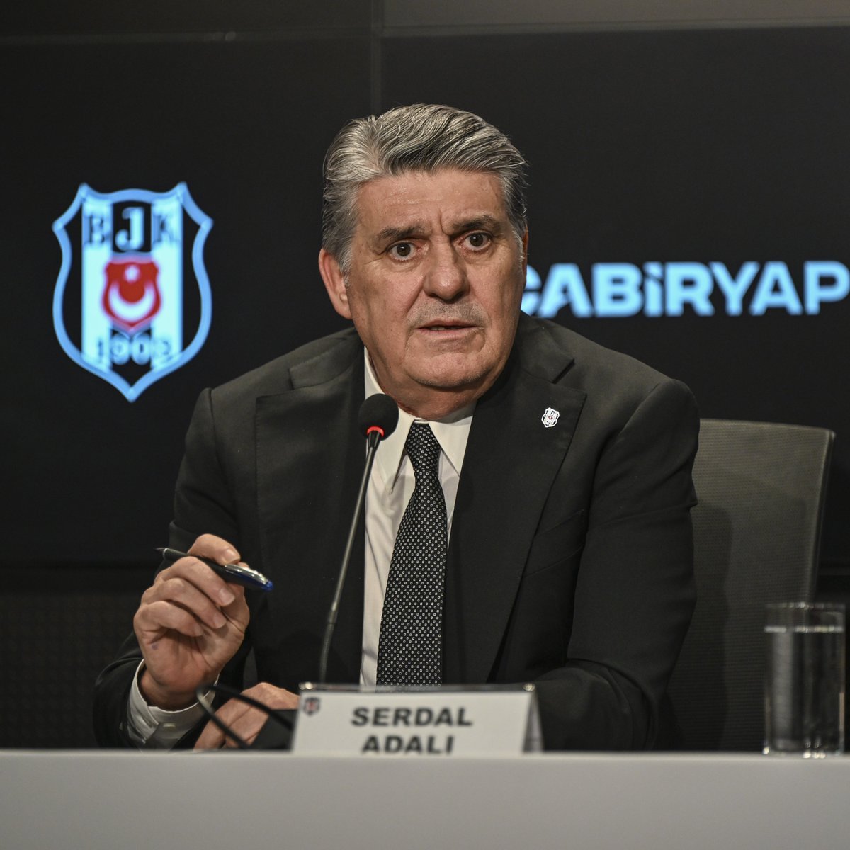 bosunatiklama's tweet photo. Beşiktaş Başkanı Serdal Adalı: "Salah'ı biz istemedik, biz almadık. Transfer çalımı gibi bir durum yok.

Biz zaten masadan kalkmıştık. Benim olduğum yerde kimse Beşiktaş'ın elinden futbolcu alamaz." https://t.co/i5ts2jSfcc