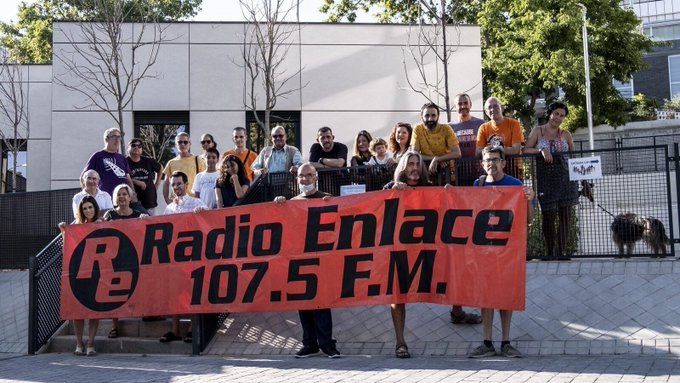 avvsanse's tweet photo. En apenas dos días, más de 3.000 personas han firmado para que @Radio_Enlace pueda continuar en el local municipal del que quiere desalojarla el concejal
@davidperez https://t.co/dWtW6FpxBR