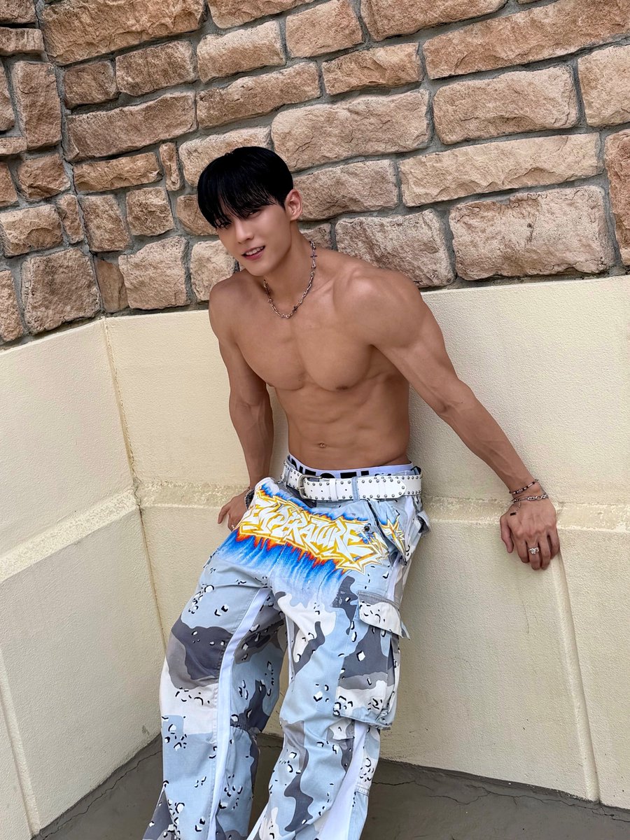 BellII29's tweet photo. 260805 #허타람찌 인스타 게시물

Caribbeanbay Water Music Pool Party🌊 https://t.co/smeyHjZsCE