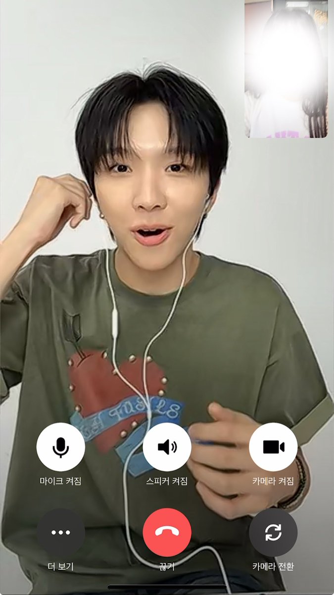 luckyhxx_'s tweet photo. 나 길바닥에서 받느라 늦게받앗어 하니까
어 진짜 길바닥이네?.. 라고함 https://t.co/QBCydNLWD3