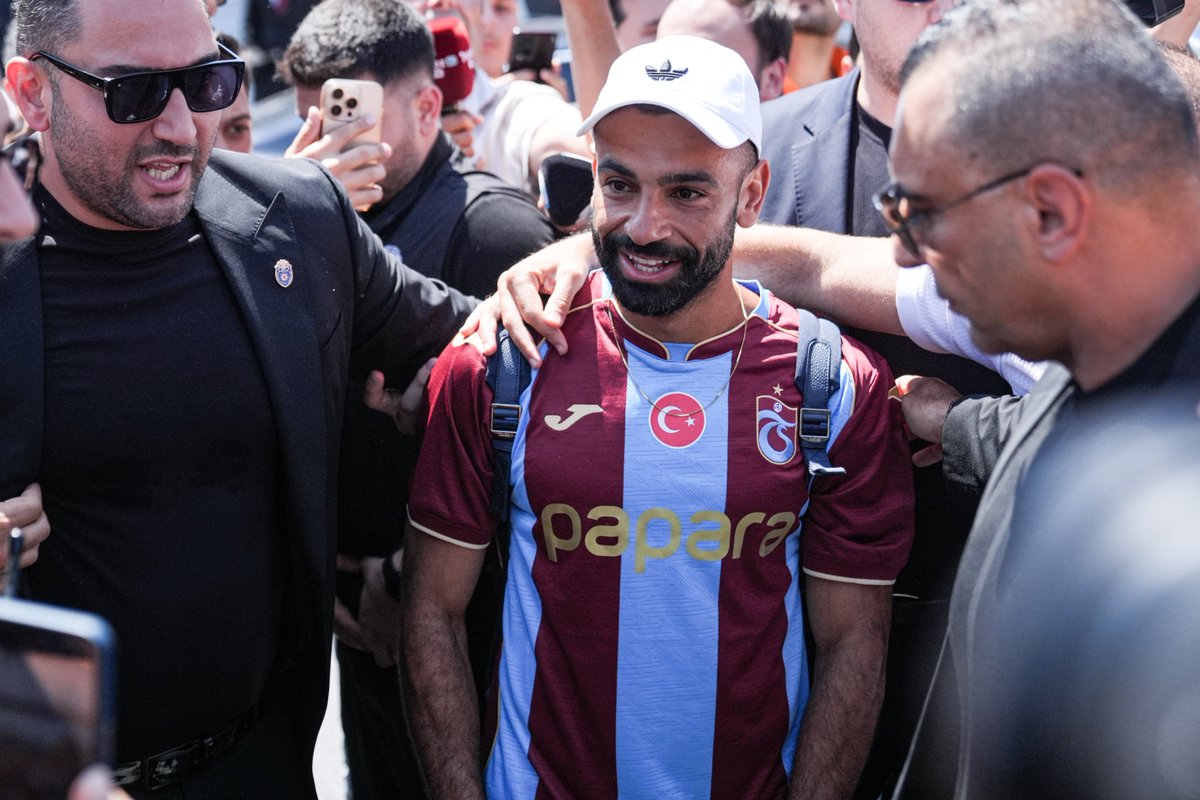 buzzspor's tweet photo. Serdal Adalı: "Dünden beri üzüntüyle seyrediyorum. Camiamız şunu iyi bilsin ki Salah transferini biz istemedik. Hiç kimse moralini bozmasın, üzülmesin. Biz alamadık değil almadık. Başarılar diliyorum, inşallah çok başarılı olur orada." https://t.co/5QF1mZsMeA