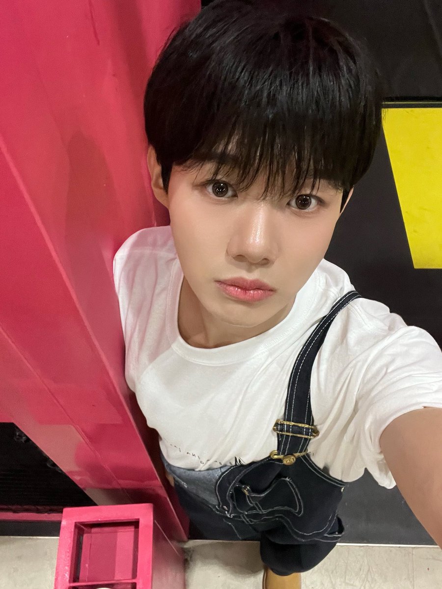 id21feed's tweet photo. 📸 - 250726

Cosmo update

“Who wants to play with me? 👋”

#idntt #아이덴티티
#itsnotover #김은성 #kimeunsung https://t.co/p6Ygmg9MN1