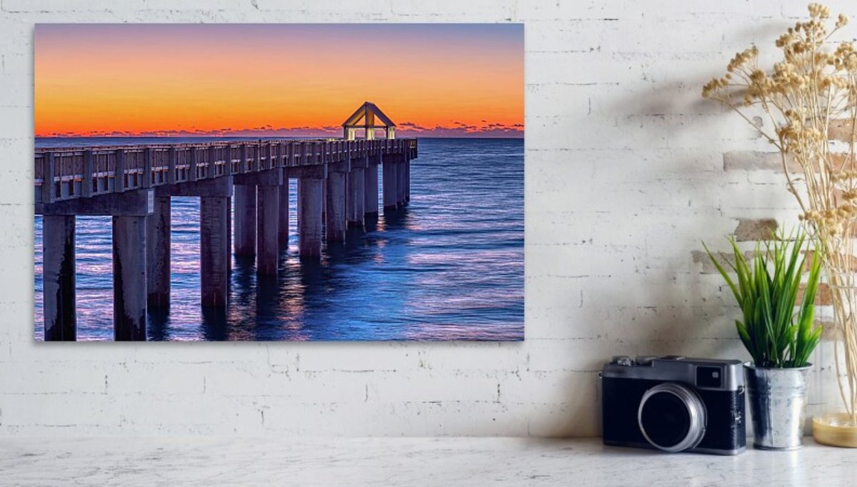 SteveRich_Photo's tweet photo. This fine art photograph of the end of Surfside Pier in Surfside Beach, South Carolina captures the brilliant orange pre-sunrise glow reflecting across the Atlantic Ocean on a crisp winter morning. #Surfsidebeach #SurfsideSC #SouthCarolina
https://t.co/Z2oxNIjuQd https://t.co/meOIJMbLWr