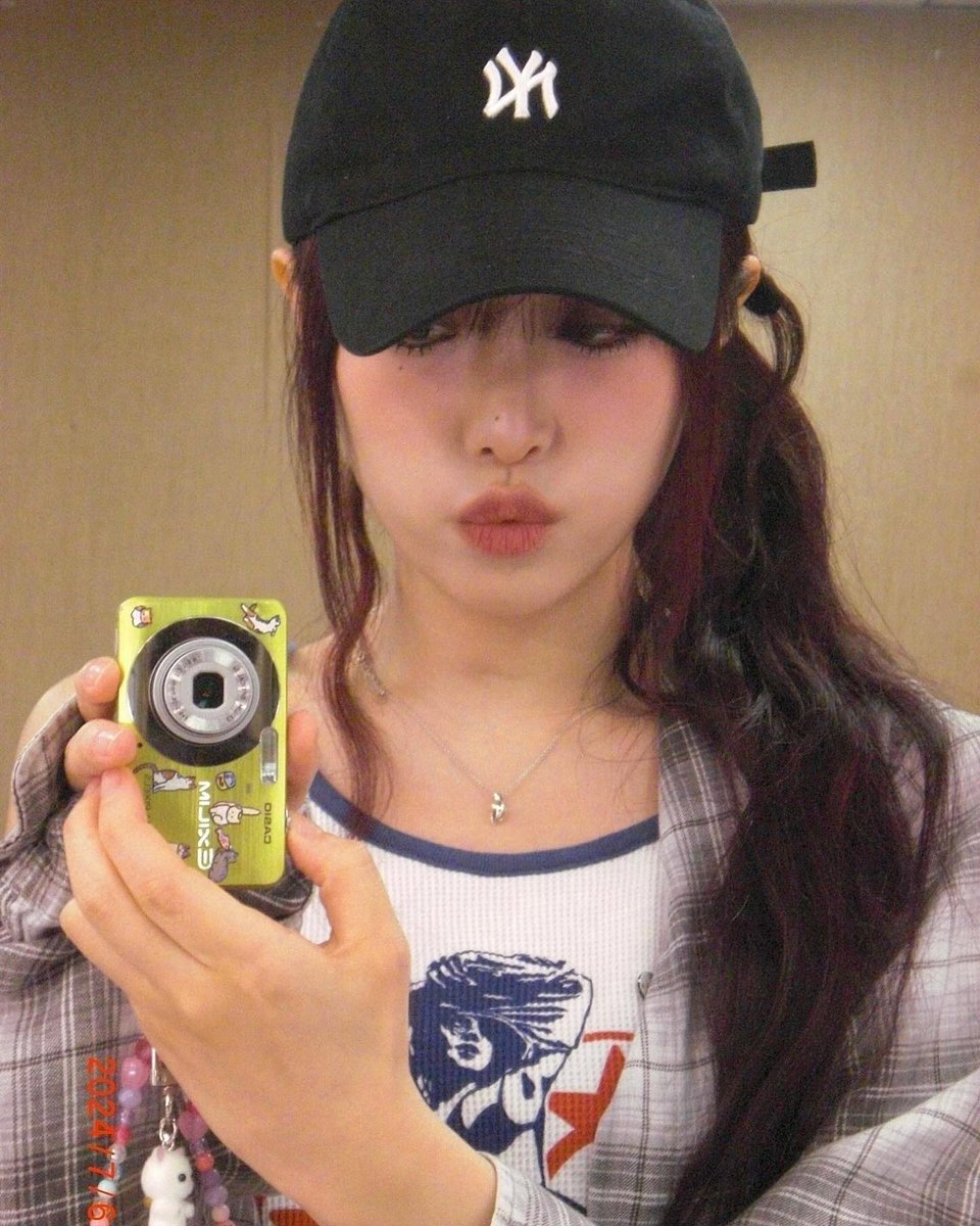 yena1uv's tweet photo. 예나 디카 정보

1. 카시오 EX-ZS240
2. 리코 GR 3
3. 카시오 Ex-Z80
4. 카시오 Ex-Z800

참고용으로만 봐쥬세요… 🪽 보통 헤메쌤들 디카로 많이 찍는 것 같음!! https://t.co/AMXYLAeiYc