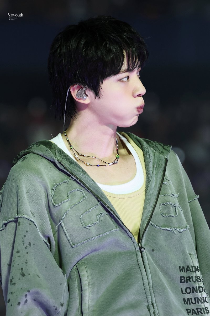 Veyouth_9592's tweet photo. 260718 PARIS

𐔌՞ ܸ.ˬ.ܸ՞𐦯 

#JIN #진 #SEOKJIN #석진 #ジン #BTS_WORLDTOUR_ARIRANG
#방탄소년단
@BTS_twt https://t.co/yLwOG29jZN