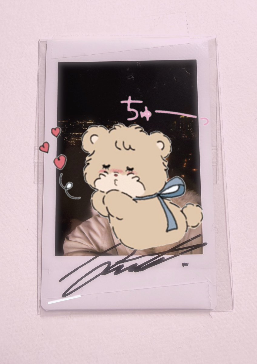 kuuuma_t's tweet photo. BLACK TOKYOのダウンロードキャンペーンのチェキ当たってた( ᵒ̴̶̷̥́◡ ᵒ̴̶̷̣̥̀⸝⸝)💓
たっくんの可愛いお顔見たかったけど🥲サインまた増えて嬉しい☺️ https://t.co/RxmIxI5M8g