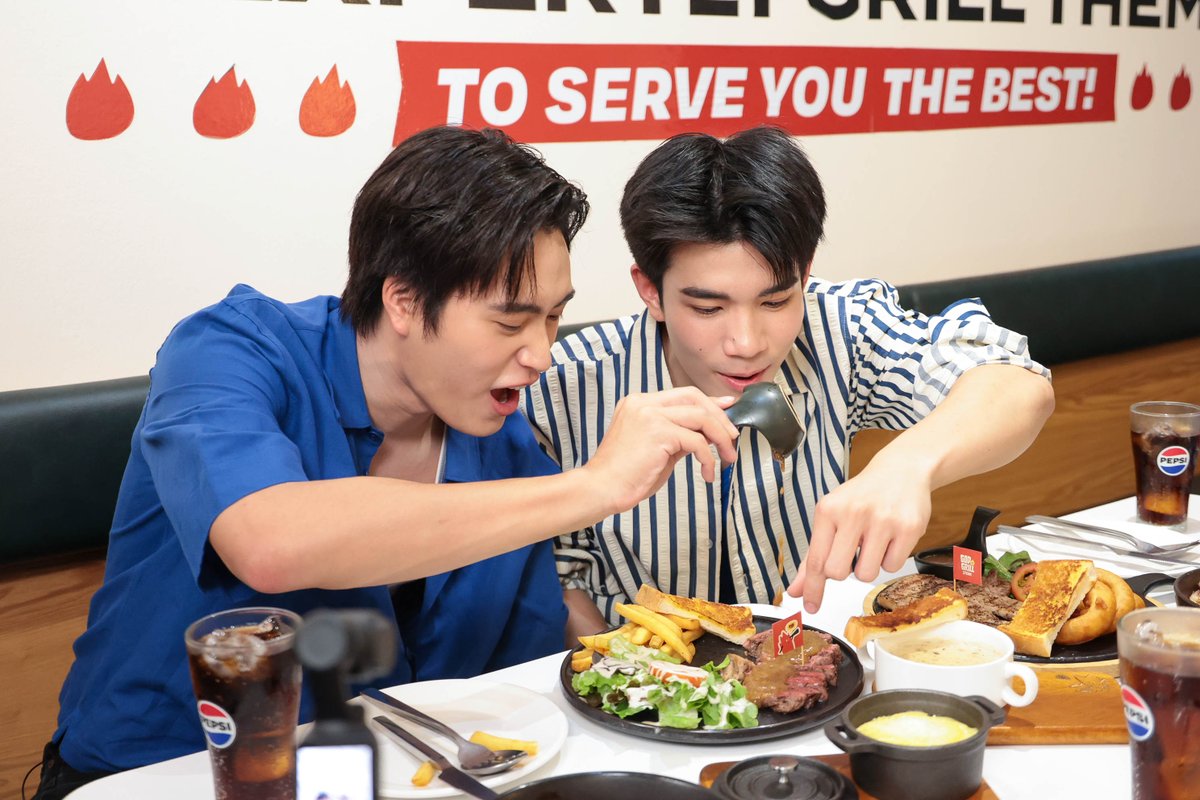 GMMTV's tweet photo. 🍽️😋 “เจมีไนน์-โฟร์ท” ขอขอบคุณ "ออฟ-กัน" ที่มาร่วม Enjoy Eating ใน “มิตรชวน EAT By PEPSI มิตรชวนกิน EP.3 ” บอกเลยมื้อนี้ที่ร้าน “God of Grill Steak” แต่ละเมนูถูกใจทั้ง 4 คนสุดๆ ใครที่ยังไม่ได้ดู ห้ามพลาดเลยน้าา 💖✨

รับชมรายการเต็ม: https://t.co/giL5RefwCG

#มิตรชวนEATbyเป๊ปซี่มิตรชวนกินEP3
#เป๊ปซี่มิตรชวนกิน
#ชวนเมื่อไหร่ก็อร่อยเต็มที่เป๊ปซี่เลย
#GMMTV 
@gemini_ti @tawattannn @off_tumcial @AtthaphanP