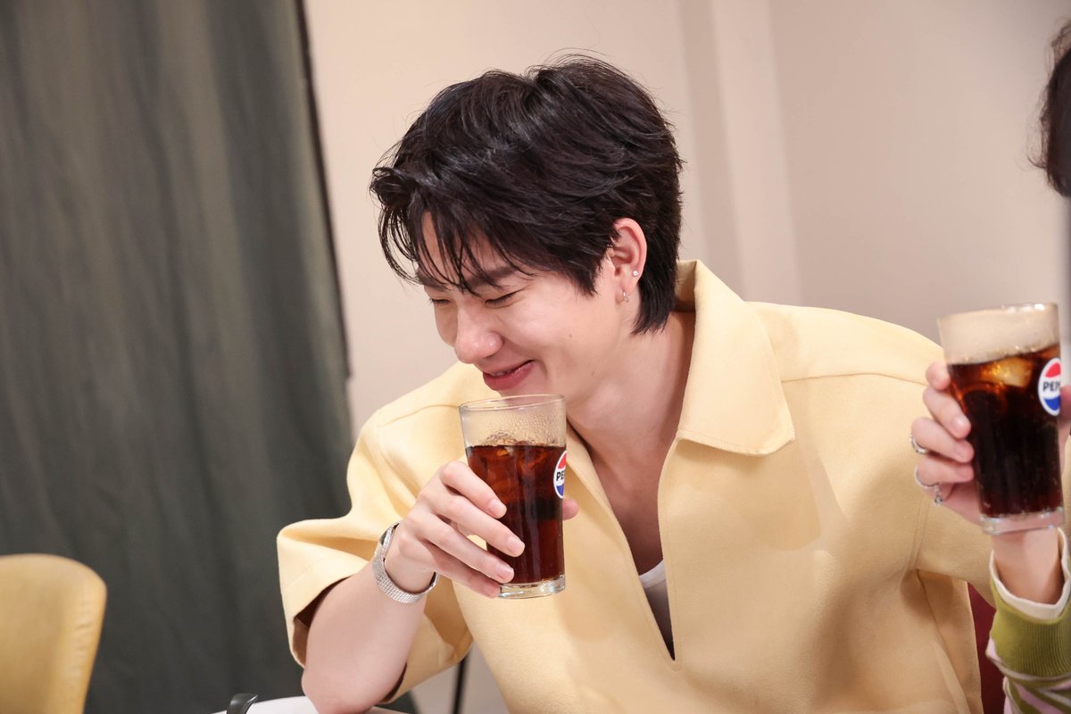 GMMTV's tweet photo. 🍽️😋 “เจมีไนน์-โฟร์ท” ขอขอบคุณ "ออฟ-กัน" ที่มาร่วม Enjoy Eating ใน “มิตรชวน EAT By PEPSI มิตรชวนกิน EP.3 ” บอกเลยมื้อนี้ที่ร้าน “God of Grill Steak” แต่ละเมนูถูกใจทั้ง 4 คนสุดๆ ใครที่ยังไม่ได้ดู ห้ามพลาดเลยน้าา 💖✨

รับชมรายการเต็ม: https://t.co/giL5RefwCG

#มิตรชวนEATbyเป๊ปซี่มิตรชวนกินEP3
#เป๊ปซี่มิตรชวนกิน
#ชวนเมื่อไหร่ก็อร่อยเต็มที่เป๊ปซี่เลย
#GMMTV 
@gemini_ti @tawattannn @off_tumcial @AtthaphanP