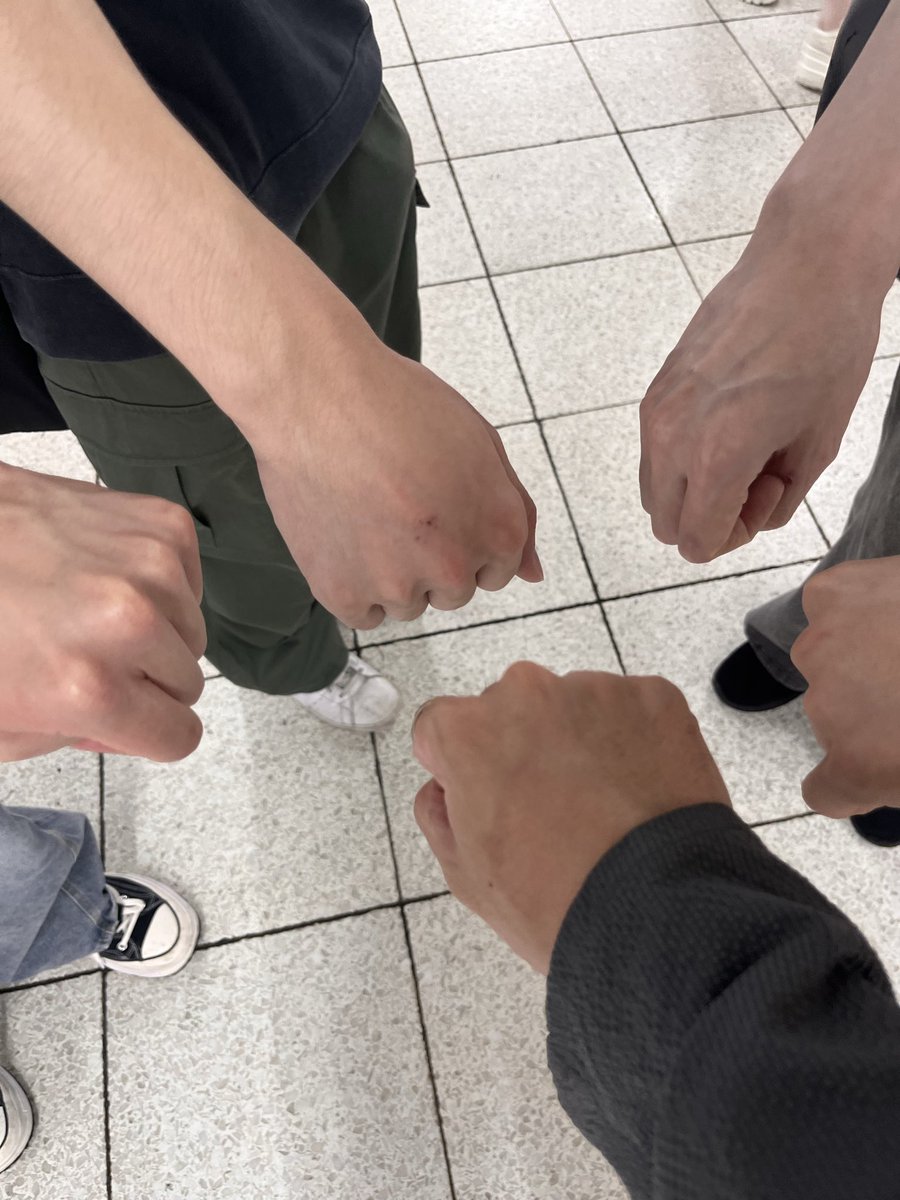0906mmzz's tweet photo. 追加で、ないろんさんが来たので再度グーパンです✊ https://t.co/13WzgChab5