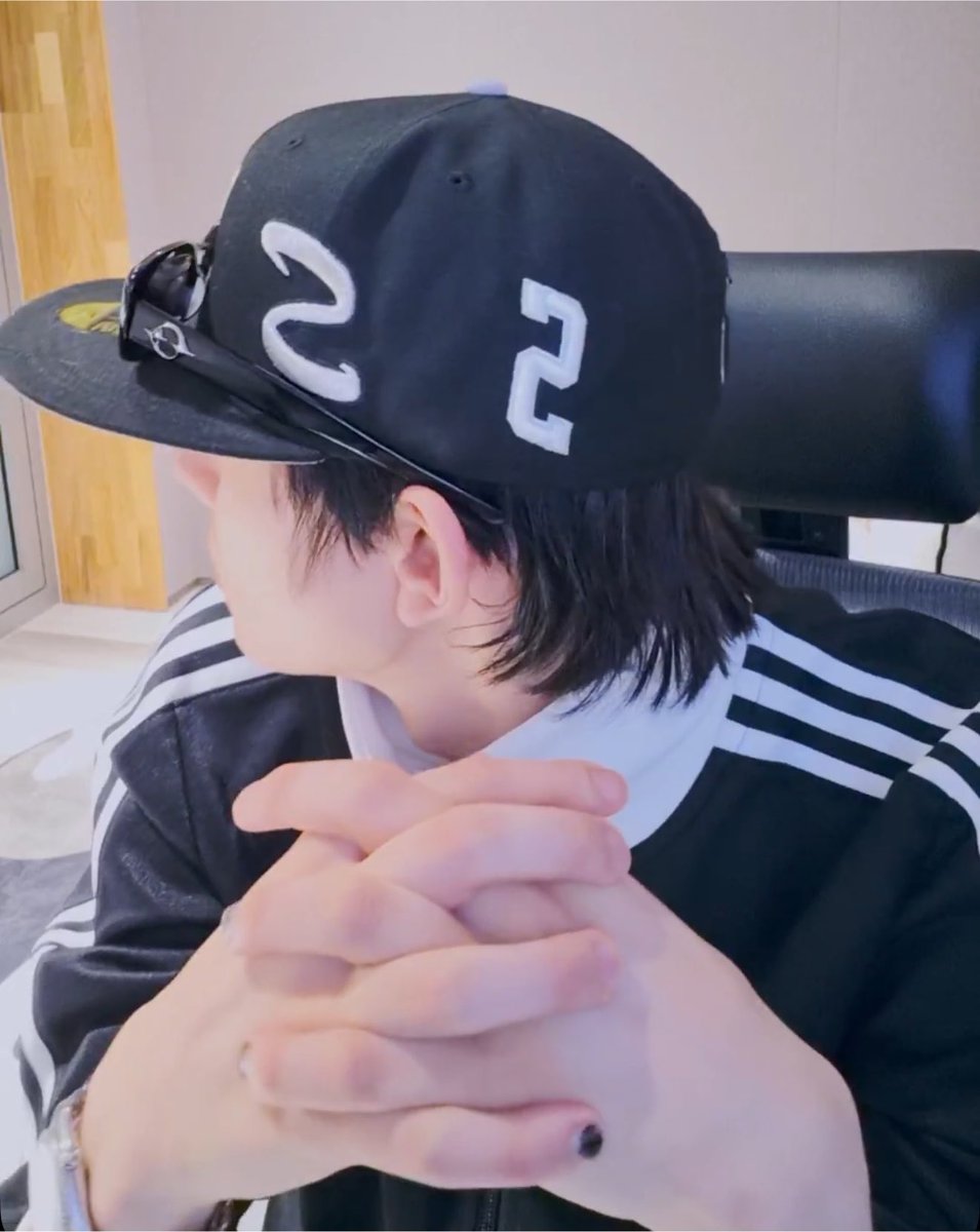 EVANPOPBASE's tweet photo. EVAN knows exactly what EVERs love!

He mentioned dyeing his hair black as he saw many hoping for it!

He also mentioned it goes well for his next comeback 👏

🦌: i'd like to pick one EVER will love
🦌: the thing is, i already know which color most of you want
🦌: so personally im leaning towards black
🦌: im getting ready for a comeback now
🦌: and i think black hair would go really well with it

#에반 #EVAN #희승 #HEESEUNG