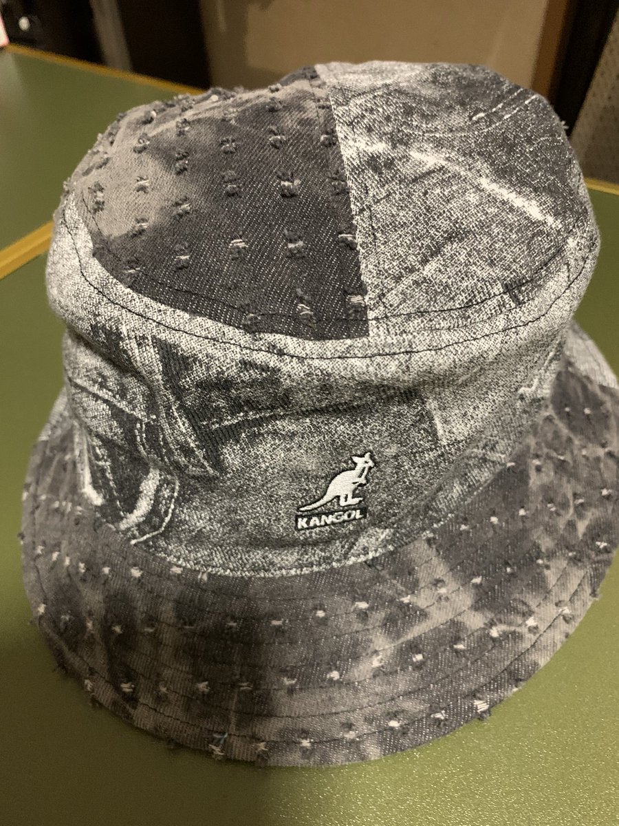 badluckbluesman's tweet photo. フレッドペリーのバッグ
クラークスのナタリー
カンゴールのハット

とイギリスのブランドのアイテムばかり購入。
自分が高校生の時はクラークスといえばデザートブーツより��タリーが人気だった印象

#クラークス
#カンゴール
#フレッドペリー https://t.co/RpWQcEUxGZ