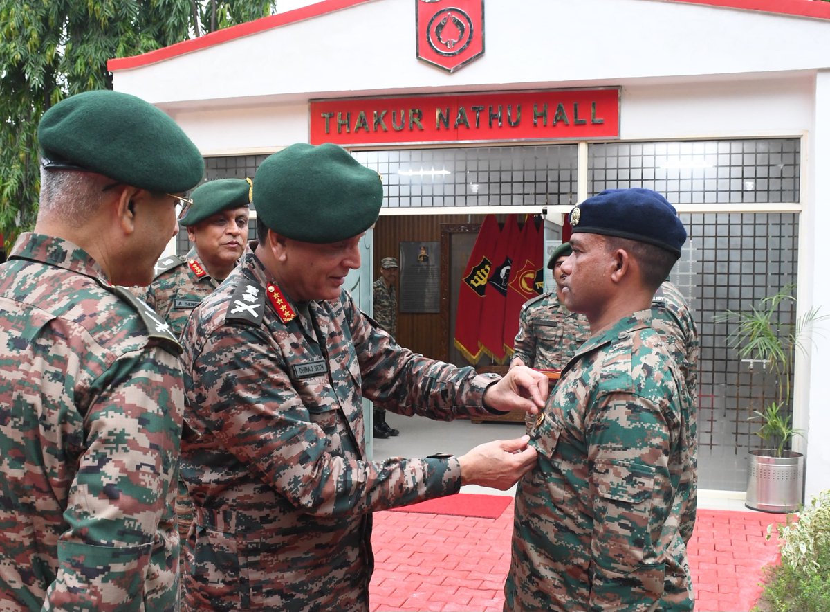 adgpi's tweet photo. #GeneralDhirajSeth, #COAS visited Headquarters @UBArea_IA to review operational preparedness and the ongoing capability enhancement initiatives aligned to the evolving operational dynamics. He was briefed on the formation's operational posture, technology-enabled training, indigenous innovations and measures to further strengthen combat readiness.

During his visit, the #COAS reiterated that combat readiness, technological adaptation and self-reliance remain central to building a future-ready #IndianArmy capable of responding decisively across the full spectrum of operations.

#ViksitBharat2047
@DefenceMinIndia
@SpokespersonMoD
@suryacommand