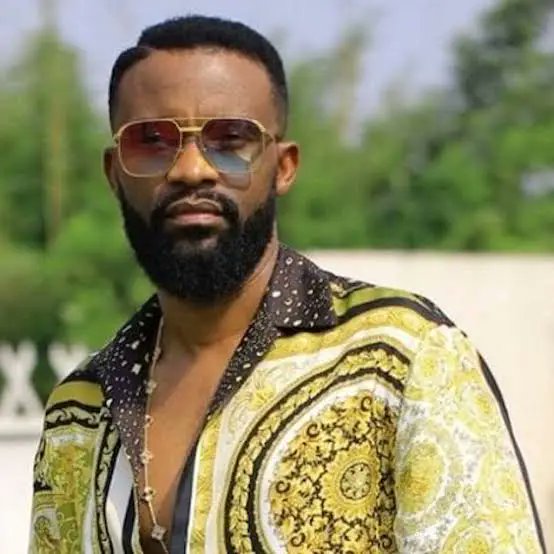 Smooth981FM's tweet photo. #NP Afsana  @fallyipupa01  

on #TheKazbah981 with @oluwaseun_ro

Listen Live: 
https://t.co/RE5Q52wdVp
❤💙🤍

#Smooth981 #LoveMusic #LoveLife #SmoothFmLagos https://t.co/Ccit7jVpfI