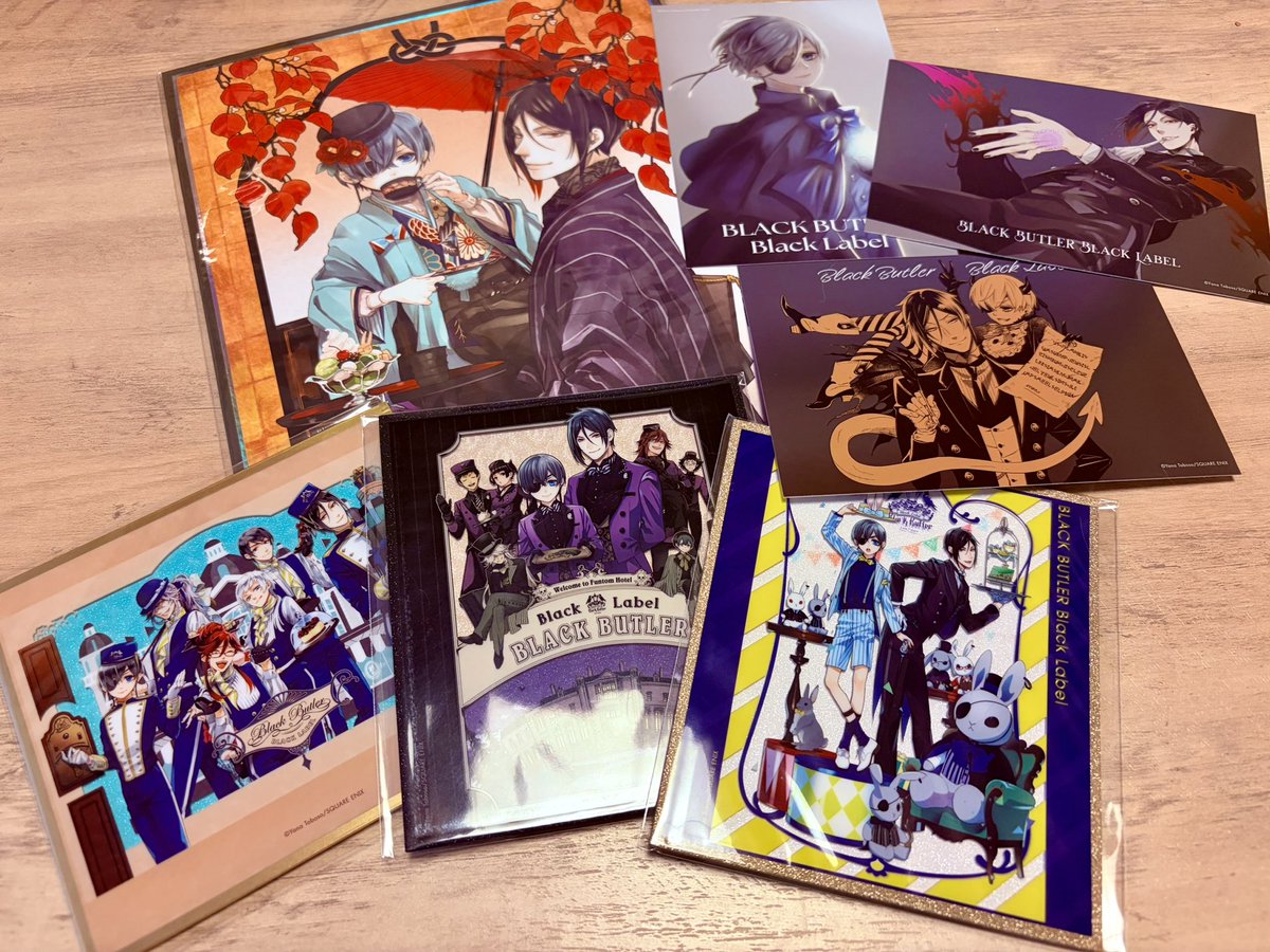natuactor's tweet photo. 今日の戦利品✨
イラスト全部かわいいぃぃぃ！
額縁買って飾りたい
＃黒執事 https://t.co/6LW7qcbong
