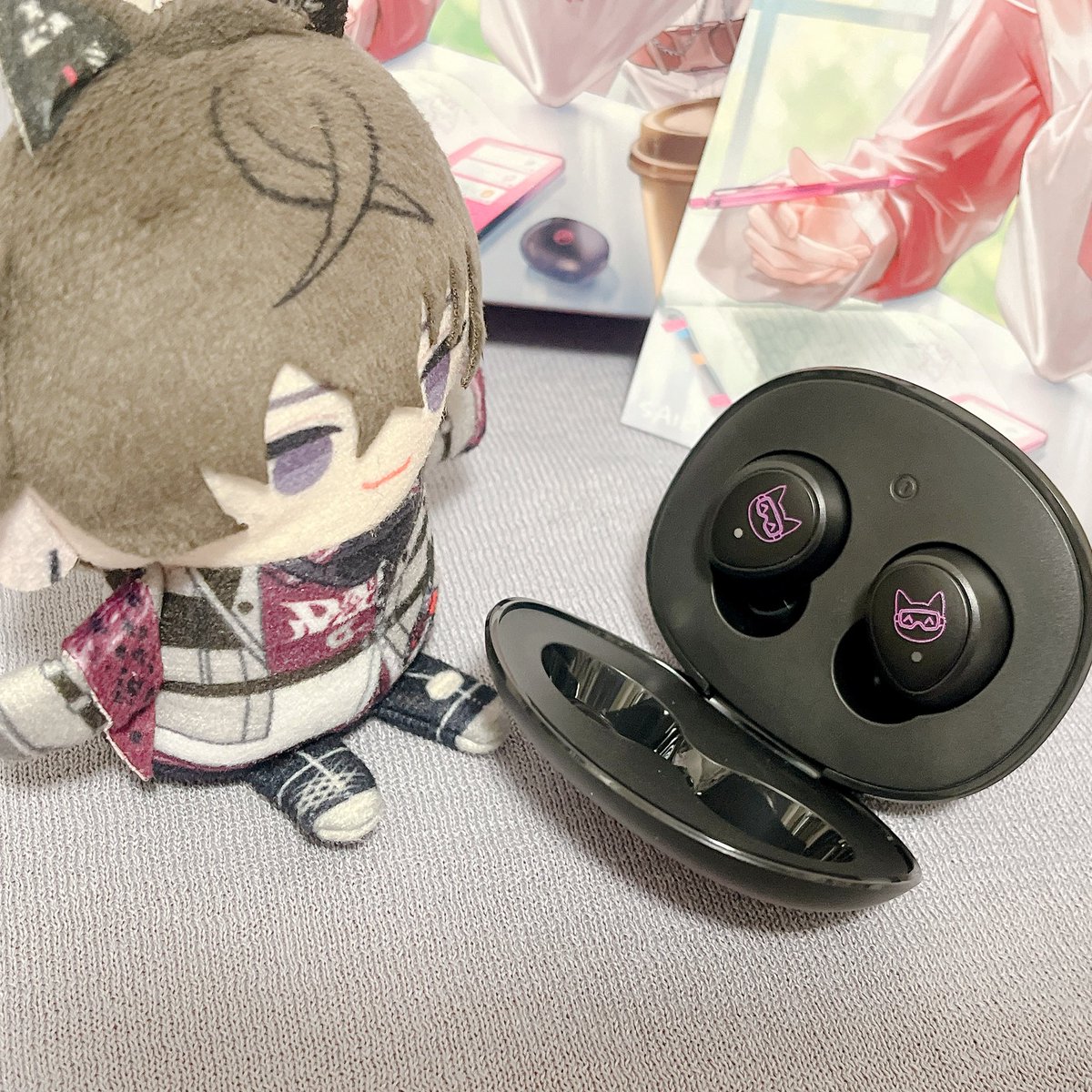 Chill_rin404's tweet photo. コラボイヤホン届きました🎶
ずっと楽しみにしてたからうれしい😻
イヤホン本体の残機猫ちゃんが可愛くてお気にいり🐈‍⬛🎀大切にします🫶 https://t.co/HLusshvmUc