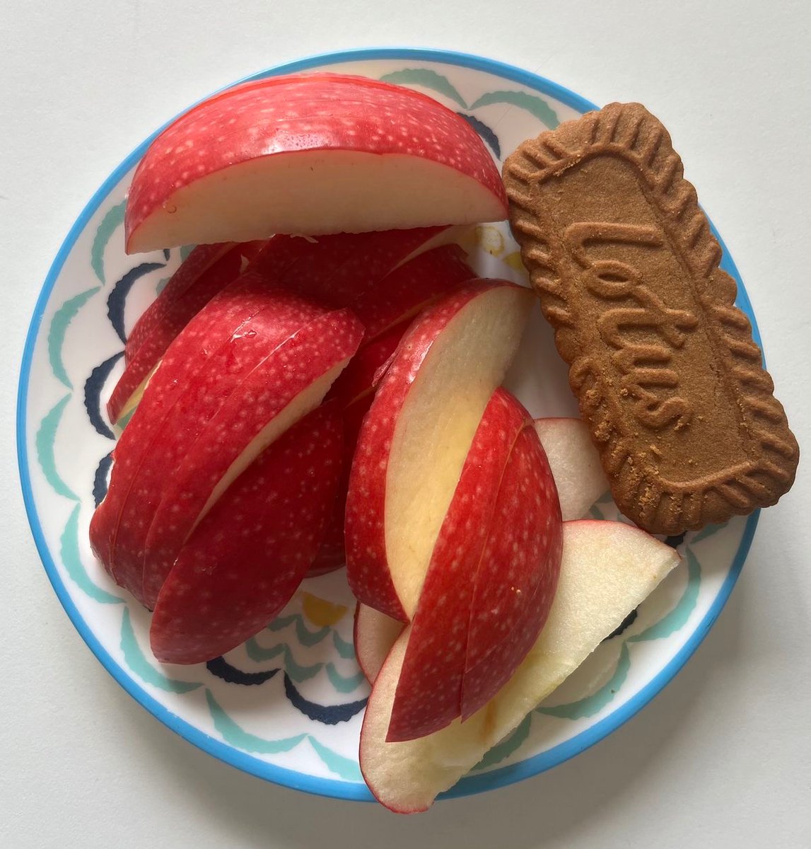 limbicangel's tweet photo. ♯┆food poll - build an apple themed snack plate ˙★ ̟  

🏷️ #edtwt #mealspo #foodpoll  #ricecaketwt #shedtwt #thisorthat #interactive #interactivethread #edrtwt #bedtwt #anatwt #miatwt https://t.co/gb1PhN3H6e