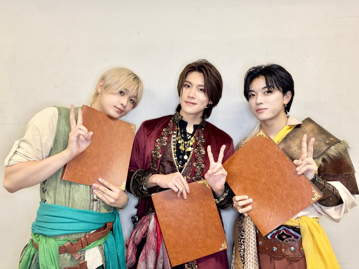 official_DXTEEN's tweet photo. [📸]260805

『#マーダーミステリー シアター「THE TRUE PIECE Ⅱ」』
@THE_TRUE_PIECE

『パイレーツオブライアー』
本編に #大久保波留 #田中笑太郎 #平本健 が
バトントークには #谷口太一 #寺尾香信 #福田歩汰 も
出演させていただきました☺︎

ご来場いただきありがとうございました！
初日公演いかがでしたか？‍🕵️‍♂️

今後のスケジュールはこちら🔽
https://t.co/1NMsnmRtzs

#DXTEEN #DXTN #DXTEEN_Wanna
#トゥルピ