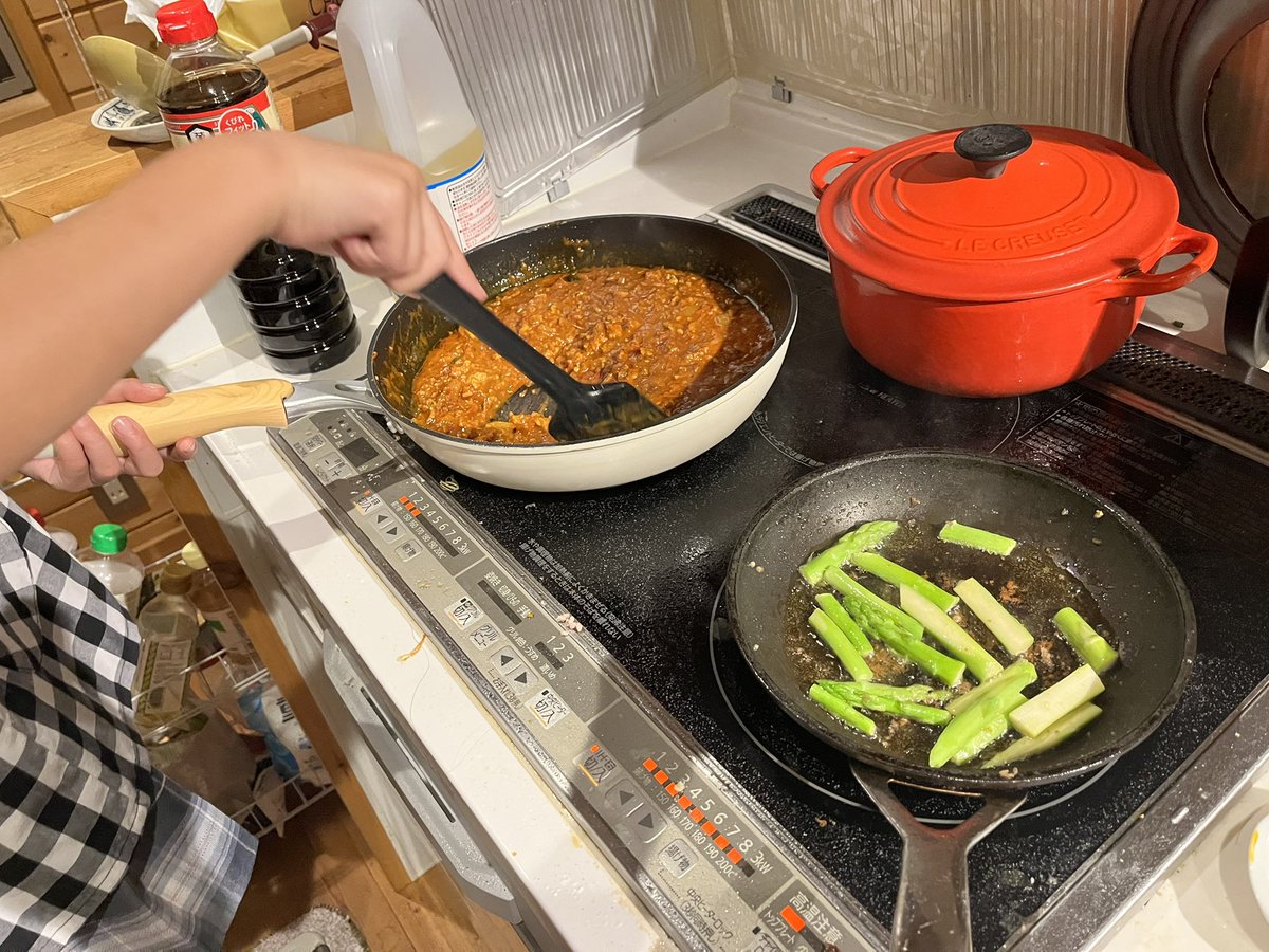 HyugaDie's tweet photo. 翌日は、そのソースでパスタづくり。育てるところから食卓まで、一連の流れを親子で楽しめた夏休みでした。
大人は、2月の香川出張で購入した「香川大学ブランドワイン」を。山ぶどうをルーツに持つ品種から造られたワイン。食事との相性も良く、香川へ行かれる方にはぜひおすすめしたい一本です。 https://t.co/9HewJAE1Jt
