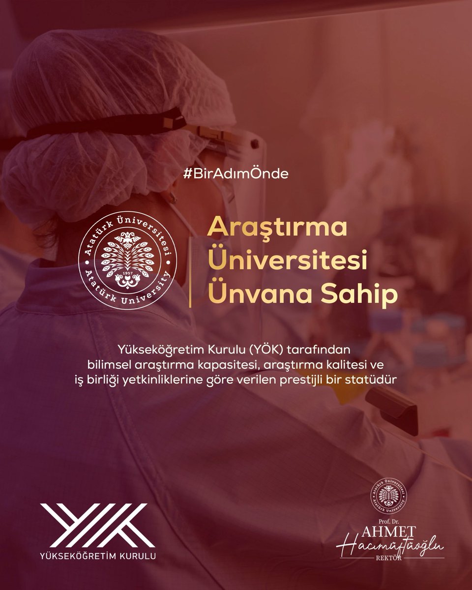 A_Hacimuftuoglu's tweet photo. #BirAdımÖnde

• Tercih edeceğiniz üniversite, yalnızca bugününüzü değil; yarın üreteceğiniz bilgiyi, geliştireceğiniz projeleri ve şekillendireceğiniz geleceği de belirler. 📌

• Atatürk Üniversitesi olarak, Yükseköğretim Kurulu tarafından verilen Araştırma Üniversitesi unvanını taşımanın sorumluluğuyla; bilimsel üretimi, yenilikçi çalışmaları ve uluslararası iş birliklerini her geçen gün daha ileriye taşıyoruz. Araştırma kültürünü eğitimle bütünleştirerek öğrencilerimize yalnızca bilgiye ulaşmayı değil, bilgi üretmeyi de öğretiyoruz. 📌

• Ben, geleceğini bilim, teknoloji ve inovasyon üzerine inşa etmek isteyen tüm gençlerimizi; araştıran, sorgulayan ve üreten bireyler olarak yetişecekleri Atatürk Üniversitesine davet ediyorum. 📌

• Çünkü burada eğitim alan her öğrencimiz, sadece bir diploma değil; güçlü bir araştırma ekosisteminin parçası olma ayrıcalığını da kazanıyor. 📌

#BirAdımÖnde #AraştırmaÜniversitesi #AtatürkÜniversitesi #Tercih2026 #BilimleGeleceğe