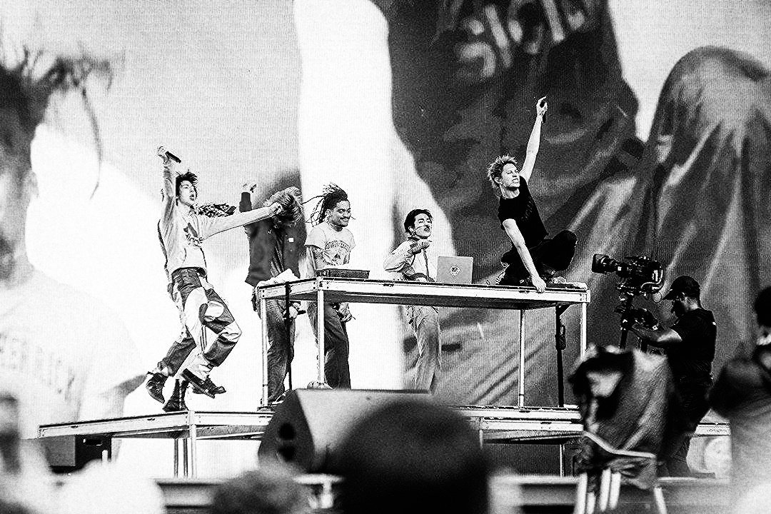 kzeonho's tweet photo. Still the same boys. Just a bigger stage. https://t.co/BkN6BJvAap