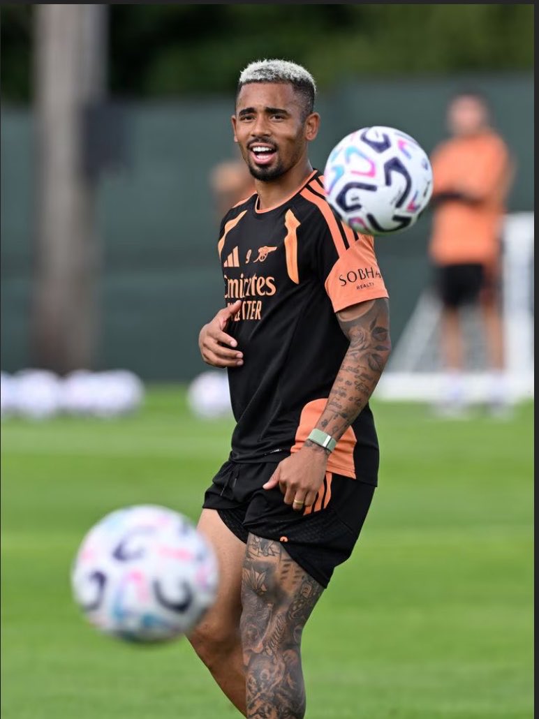 ArsenalRadar's tweet photo. 🚨 Al-Ahli have expressed strong interest in signing Gabriel Jesus.

The Saudi club are expected to step up their pursuit if Ivan Toney leaves.

Meanwhile, if the decision rested solely with Mikel Arteta, he would prefer to keep Gabriel Jesus, with the Arsenal boss remaining a big admirer of the Brazilian.

🗞️ @JacobsBen via @LatteFirm #afc
