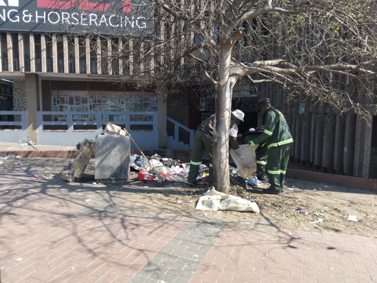 CityofJoburgZA's tweet photo. Transformation in motion across Region F🧹

➡️Check out the before &amp; after of our clean-up operations as municipal teams clear litter and sweep the streets to keep our inner city clean, safe, and vibrant.

#KleenaJoburg #TheJoburgWeAllWant ^TM https://t.co/HM9pbTXxOC