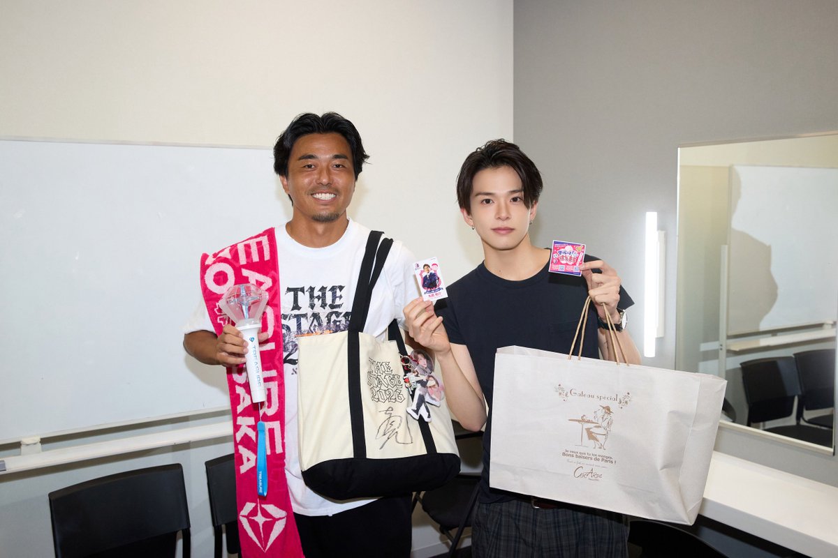 crz_official's tweet photo. #TREASURE の「TREASURE THE STAGE 2026 NEW WAV : LIVE IN JAPAN」に森島会長、丸橋アンバサダーが観覧に行かせていただきました✨

皆さんのパフォーマンスにパワーをいただきました💪ASAHIさんをはじめ、メンバーの皆様も温かく迎えてくださいました🌸

また、ぜひスタジアムにいらしてくださいね☺️

ASAHIさんのスタジアムツアーの様子はセレッソ大阪オフィシャルYouTubeチャンネルで公開中です👀
https://t.co/GjGen1H8N1

@yg_treasure_jp
#セレッソ大阪