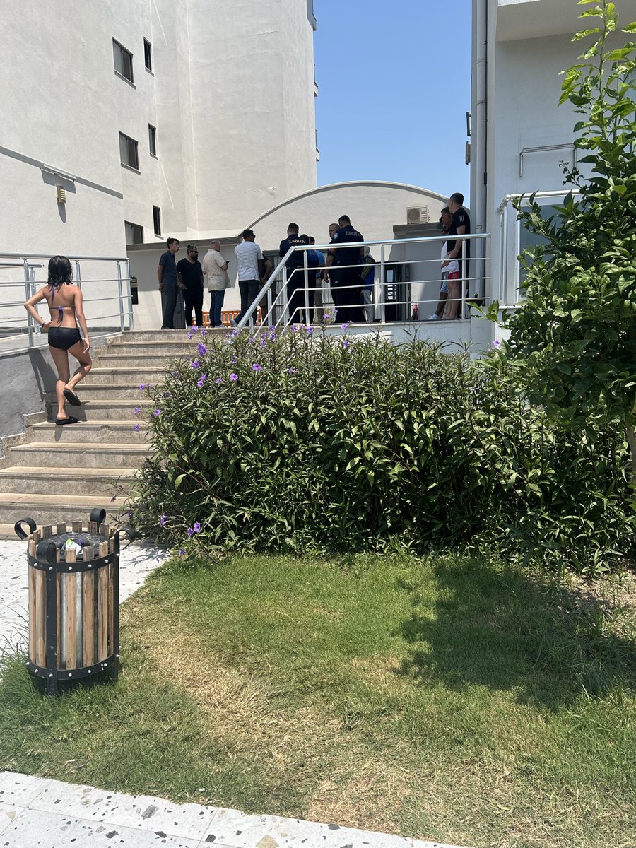 timroe74's tweet photo. @lastminute_com the hotel has no operating licence. It is being closed by the police. PLEASE HELP. We are going to be put into the streets. @BBCWatchdog   @TheSun   @DailyMail   PLEASE HELP https://t.co/AFahtNINwl