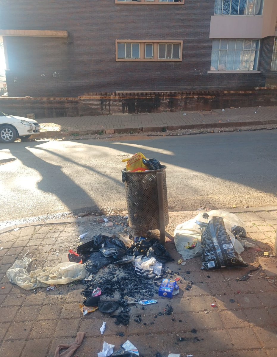 CityofJoburgZA's tweet photo. Transformation in motion across Region F🧹

➡️Check out the before &amp; after of our clean-up operations as municipal teams clear litter and sweep the streets to keep our inner city clean, safe, and vibrant.

#KleenaJoburg #TheJoburgWeAllWant ^TM https://t.co/HM9pbTXxOC