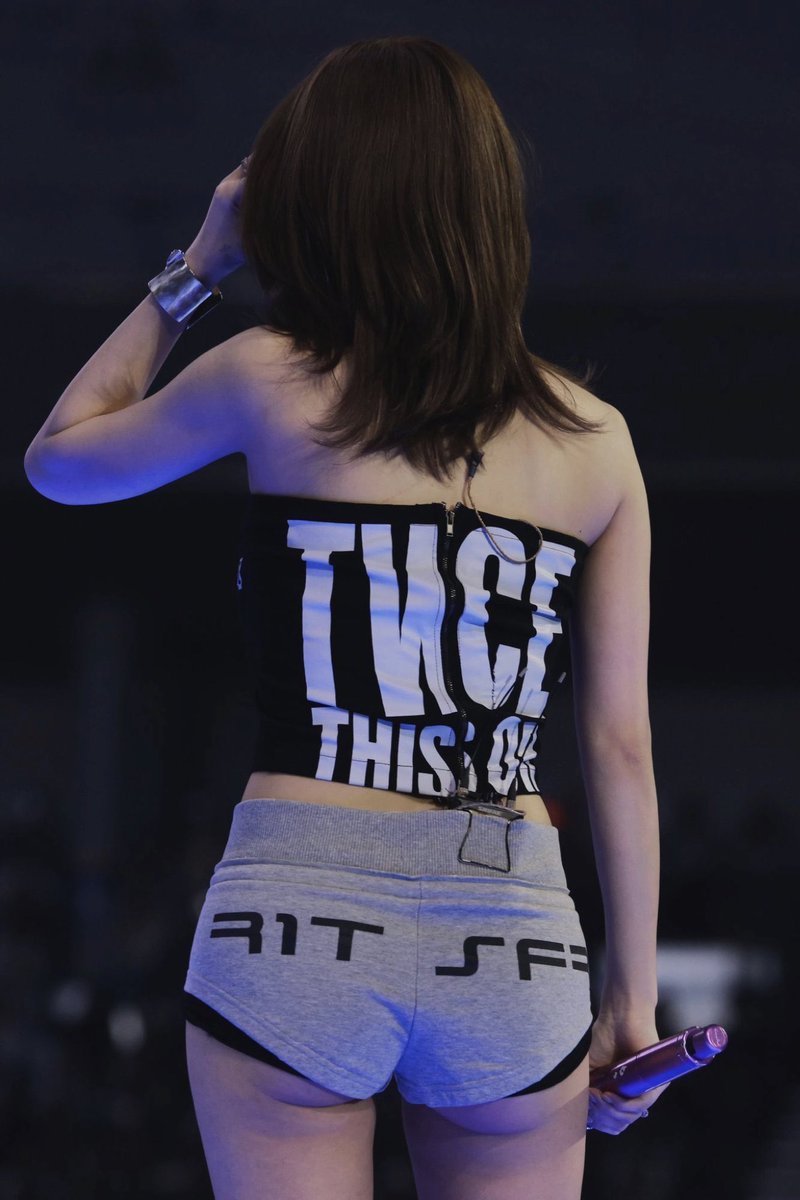 ymzkgnd's tweet photo. TWICEのモモりん。

これは...

お尻じゃないの？ https://t.co/7Ut8rJtRUw