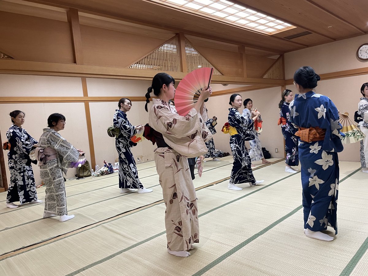 kimono_dressing's tweet photo. 日舞ワークショップ🪭

2026.7.23

#日舞ワークショップ　#京都市中央青少年活動センター　#浴衣でお出掛け　#浴衣着付け　#京都散策 https://t.co/V6d98nGbYT